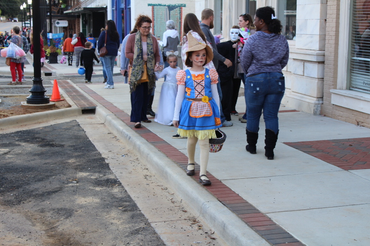 See Pictures And A Video From Trick Or Treat On Main Street 2018 - Geek ...