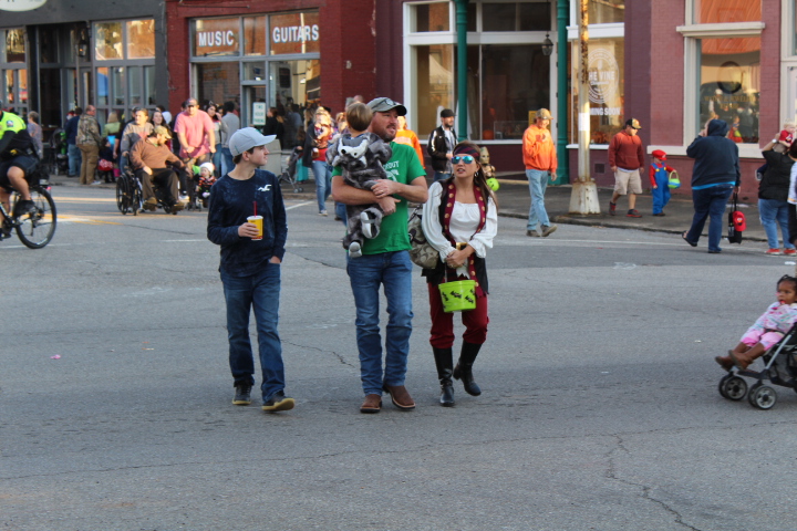 See Pictures And A Video From Trick Or Treat On Main Street 2018 - Geek ...