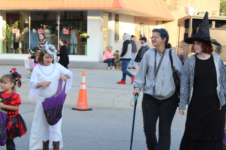 See Pictures And A Video From Trick Or Treat On Main Street 2018 - Geek ...
