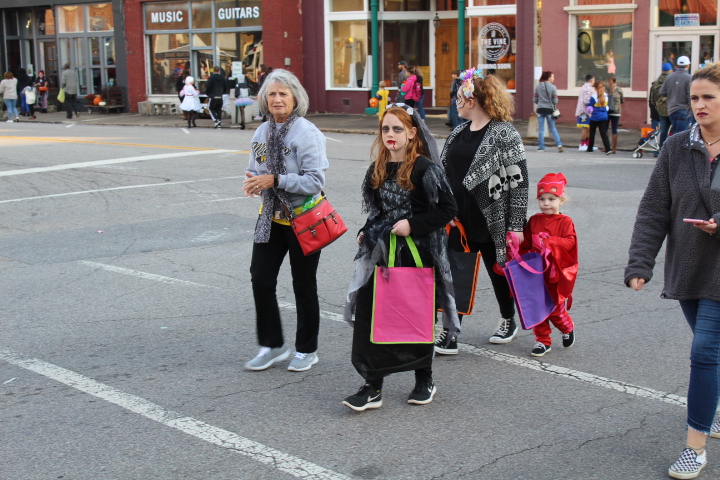 See Pictures And A Video From Trick Or Treat On Main Street 2018 - Geek ...