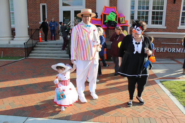 See Pictures And A Video From Trick Or Treat On Main Street 2018 - Geek ...