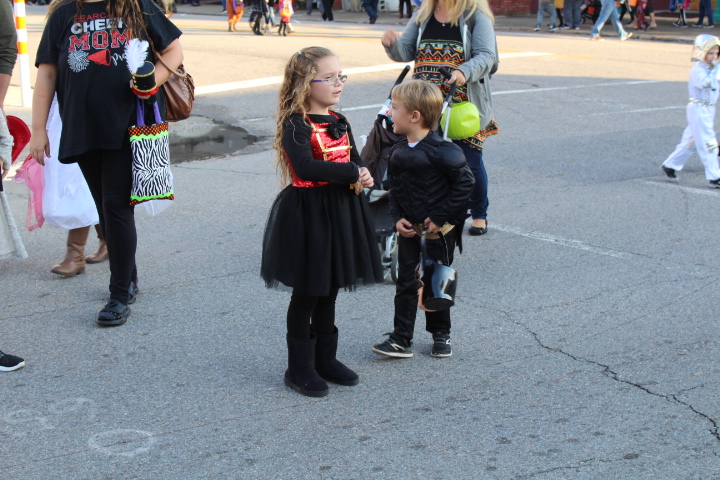 See Pictures And A Video From Trick Or Treat On Main Street 2018 - Geek ...