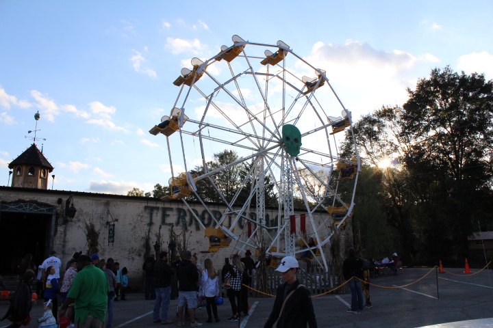 See Pictures And A Video From Trick Or Treat On Main Street 2018 - Geek ...