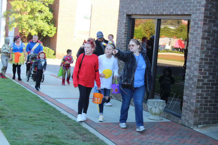 See Pictures From Trick Or Treat On Main Street 2019 - Geek Alabama