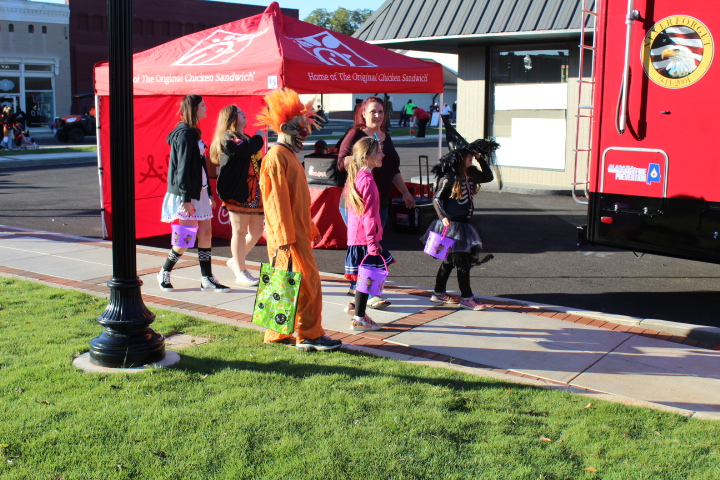 See Pictures From Trick Or Treat On Main Street 2019 - Geek Alabama