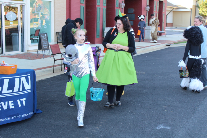 See Pictures From Trick Or Treat On Main Street 2019 - Geek Alabama