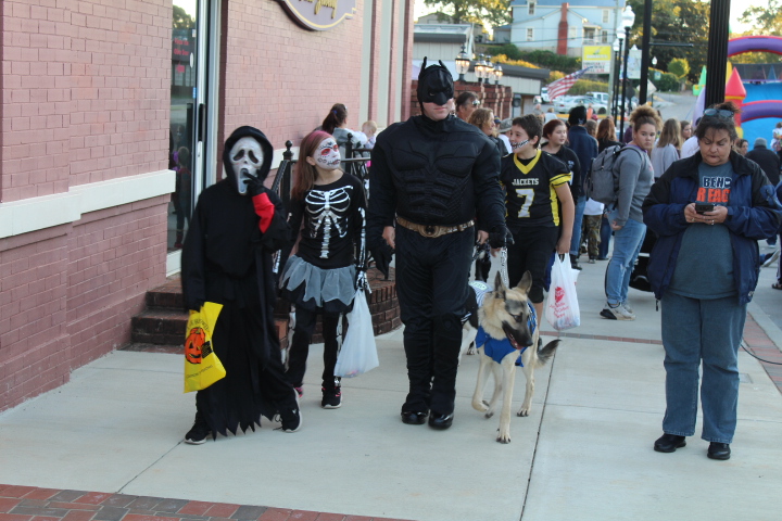 See Pictures From Trick Or Treat On Main Street 2019 - Geek Alabama