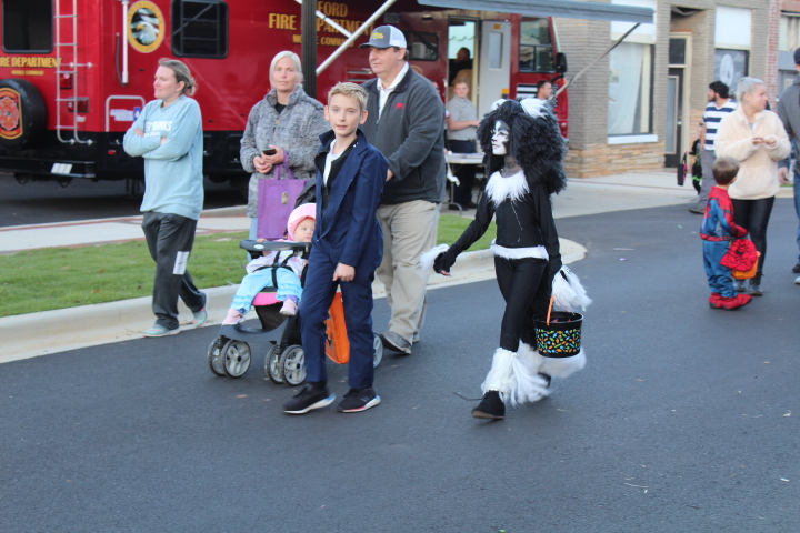 See Pictures From Trick Or Treat On Main Street 2019 - Geek Alabama